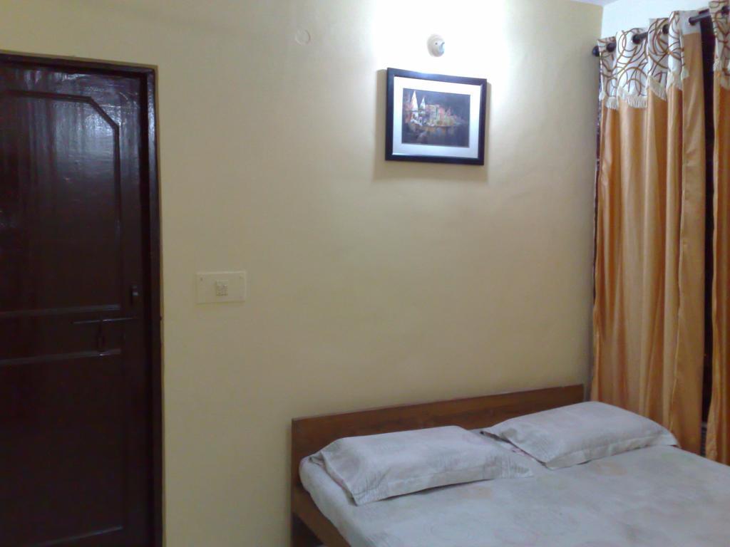 Grg Shanti Guest House Varanasi Near Manikarnika Ghat Bilik gambar